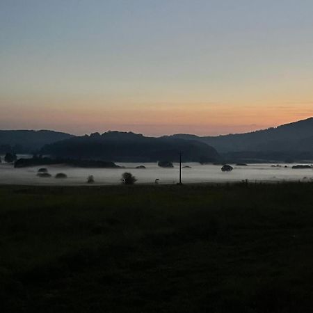 Domki Nad Stawem Uherce Uherce Mineralne Exterior foto